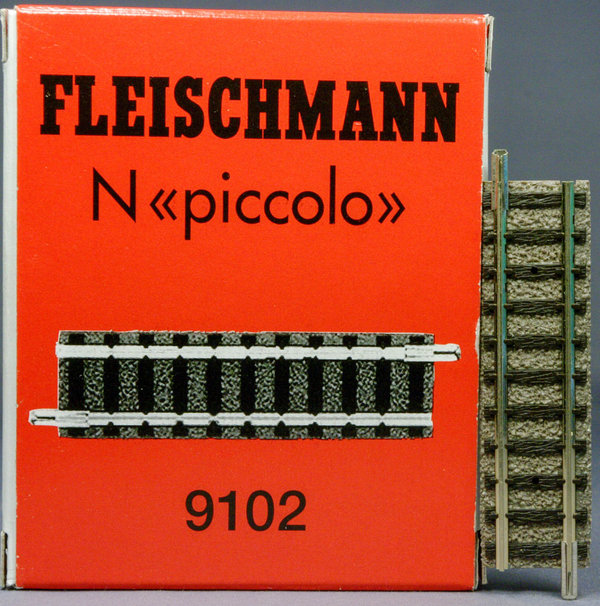 Fleischmann 9102 N Gerades Gleis Länge 57,5 mm.