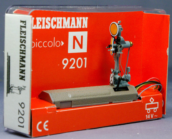 Fleischmann 9201 N Form-Vorsignal mit Zusatzflügel, ungekoppelt.
