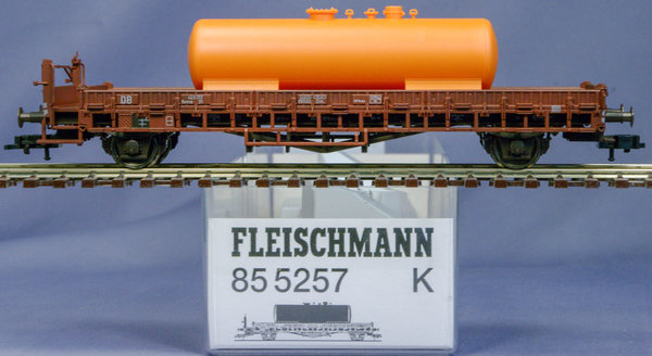 Fleischmann 855257 H0 Niederbordwagen mit Ölkessel