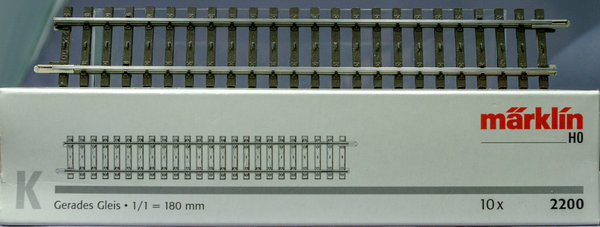 Märklin H0 2200 Gerades K-Gleis Länge 1/1 = 180 mm (Standardlänge).