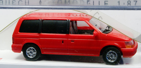 Busch 44614 H0. Chrysler Voyager Red