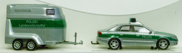 Busch 49223 H0. Audi A4 Polizei mit Pferdehänger
