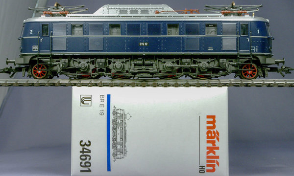 Märklin 34691 H0 E-Lok BR E19 der DB in blau. AC + Deltadecoder. Epoche III.