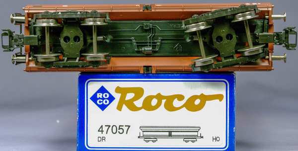 Roco 47057 H0 Selbstentladewagen OOtu der DR mit Kohlenladung. AC-Radsätze(Märklin)