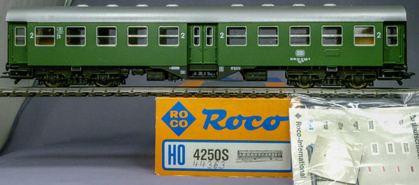 Roco 4250S H0 Umbauwagen 2. Kl. Byg 516 der DB. AC-Radsätze (Märklinsystem)