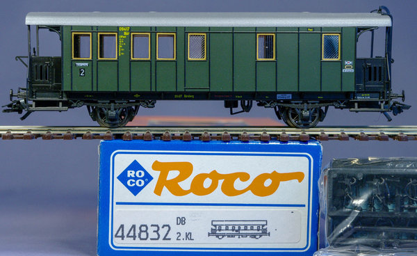 Roco 44832 H0 Lokalbahnwagen 2. Kl. mit Postabteil der Bauart LBPost der DB Epoche 3. DC - Speichenr
