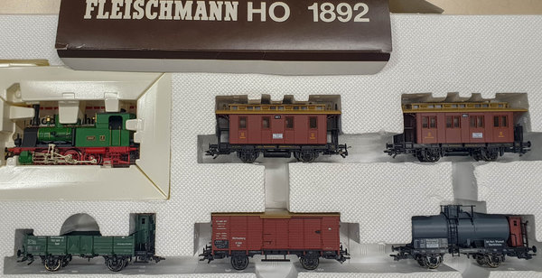 Fleischmann 1892 H0 Dampfzug - Set 150 Jahre Eisenbahnen in Württemberg. AC - analog.(Märklin-System