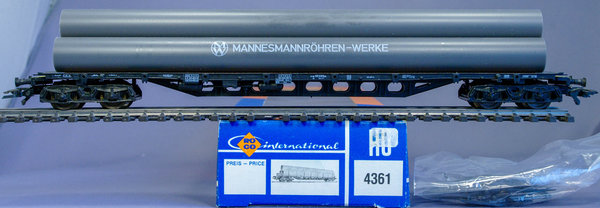 Roco 4361 H0 4-achsiger Rungenwagen der DB mit Röhrenladung "MANNESMANN" AC - Radsätze.