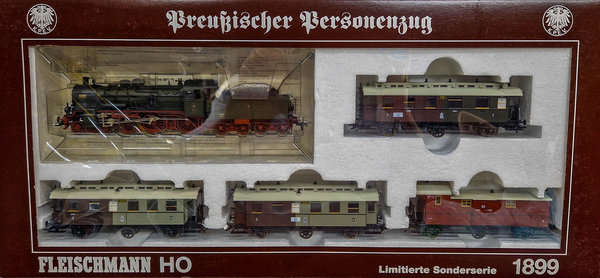Fleischmann 1899 H0 Preußischer Personenzug mit Schlepptenderlok P8 der KPEV. AC-digital Ausführung.