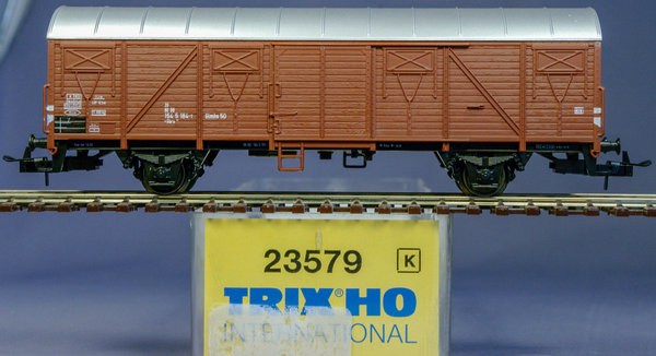Trix 23579 H0 Gedeckter Güterwagen, Bauart Glmhs 50 der DB