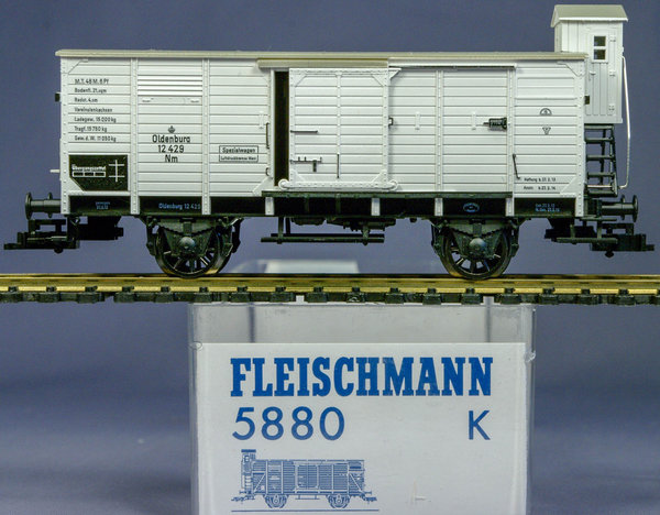 Fleischmann 5880 H0 Kühlwagen Nm der Oldenburger Eisenbahn mit Bremserhaus. Epoche I.