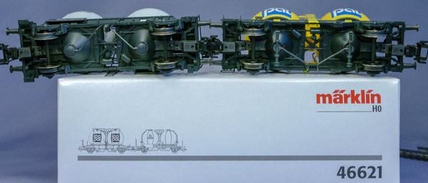 Märklin 46621 H0 Staubbehälterwagen - Set aus zwei Silowagen Ucs der DSB / SJ mit Bremserbüne.