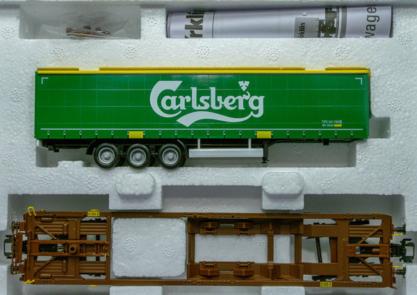 Märklin 47112 H0 Taschenwagen Sdgmns 33 der AAE Cargo AG. Mit Sattelanhänger "Carlsberg"