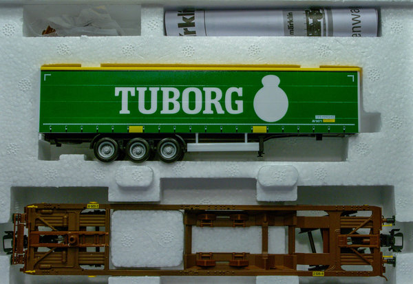 Märklin 47113 H0 Taschenwagen Sdgmns 33 der AAE Cargo AG. Mit Sattelanhänger "Tuborg"