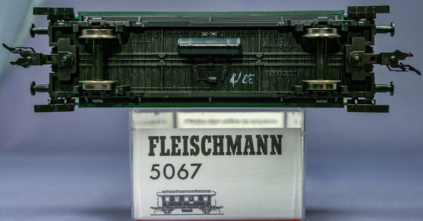 Fleischmann 5067 H0 Personenwagen 3. Klasse mit Traglastenabteil der Bauart CCi pr05 der DRG.
