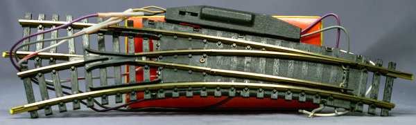 Fleischmann 6046L H0 Bogenweiche links für das Modell - Gleis. Mit elektromagnetischem Antrieb.