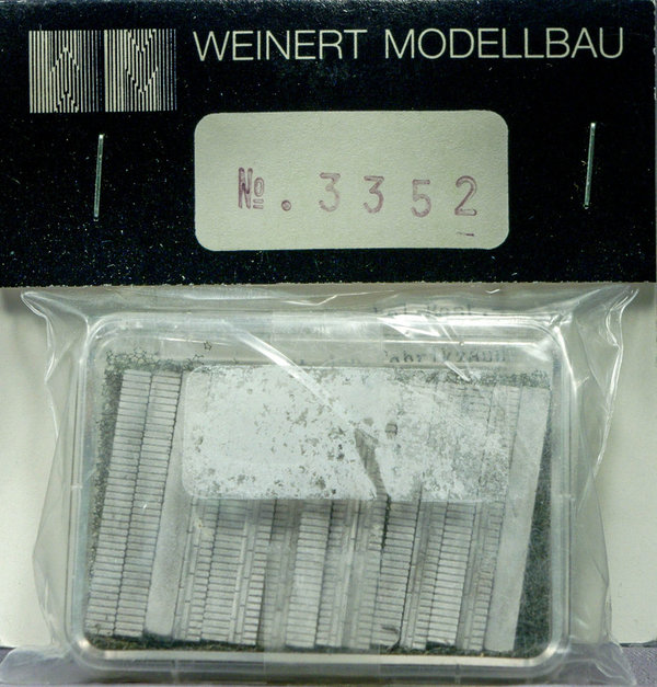 Weinert Modellbau 3352 H0 Steinsockel. Gesamt-Modelllänge ca. 700 mm. Weißmetallteile.